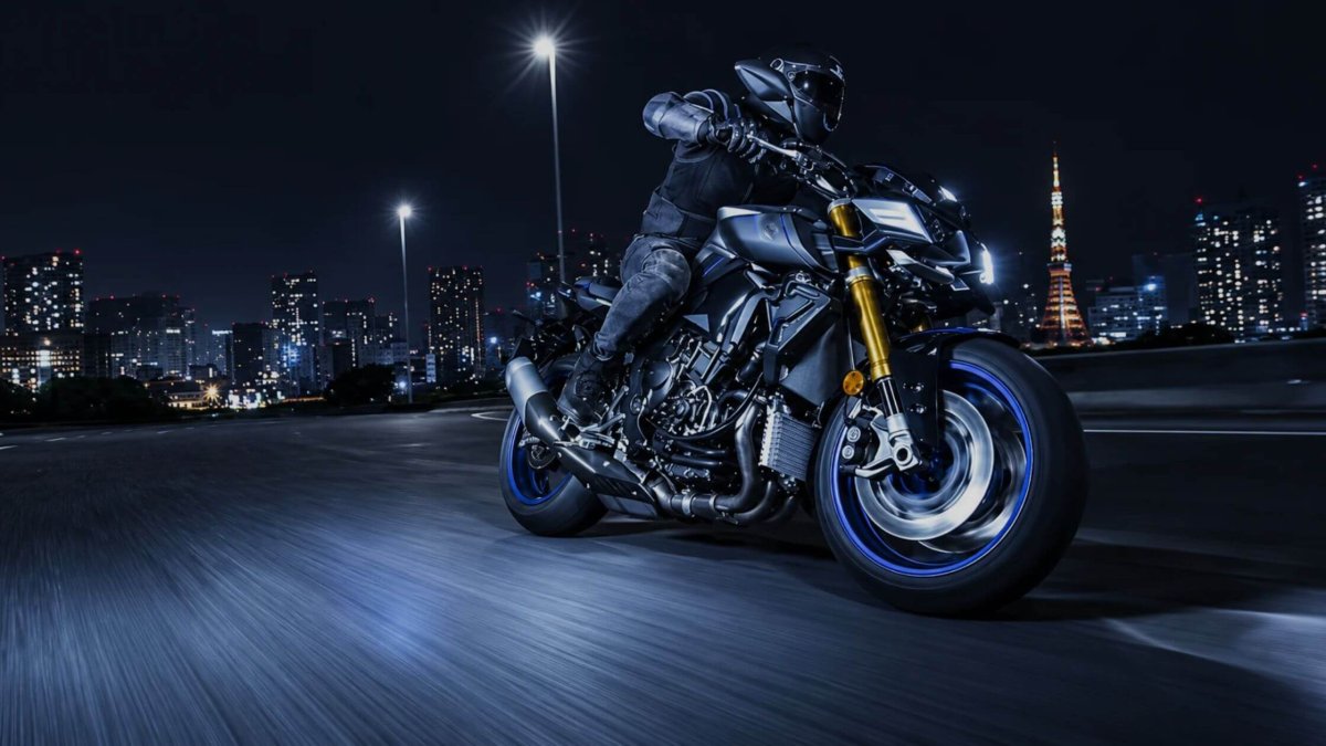 5 consejos para viajar de noche con tu moto