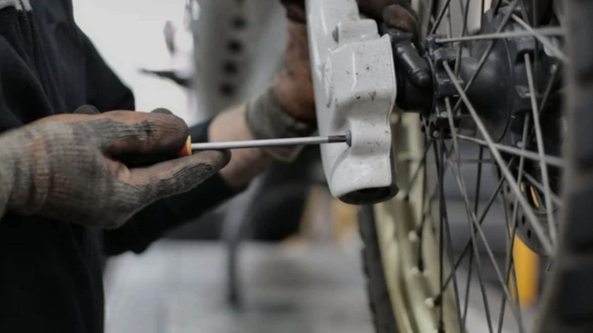 Las herramientas que no debes olvidar en tu kit básico para moto