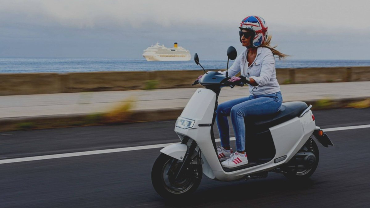¿En qué se diferencia una moto de combustión de una moto eléctrica?
