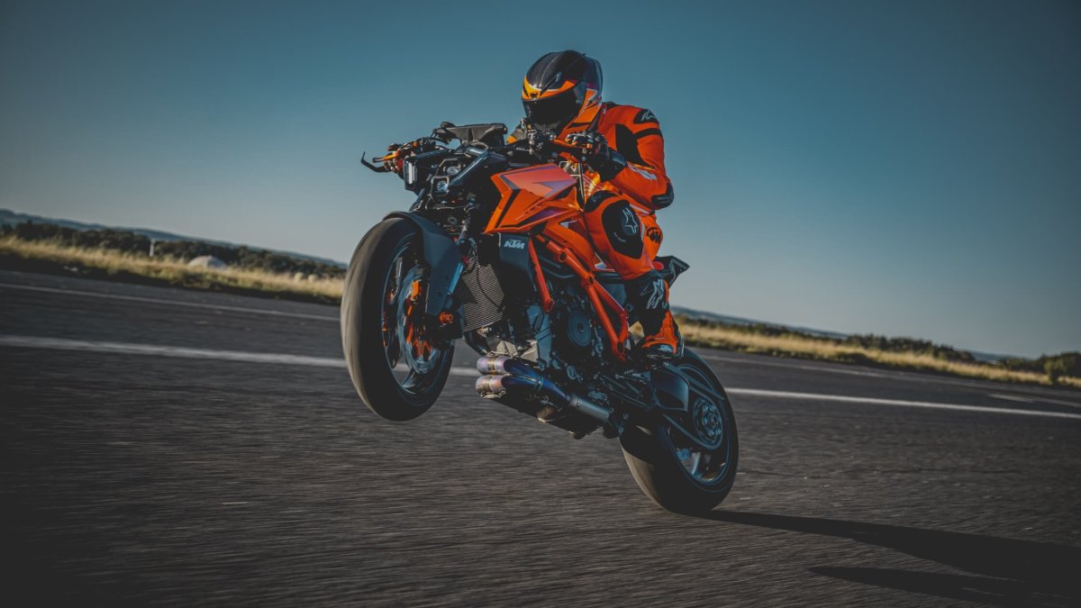KTM 1390 SUPER DUKE R y KTM 1390 SUPER DUKE R EVO 2024: ¡Bestias Renacidas!