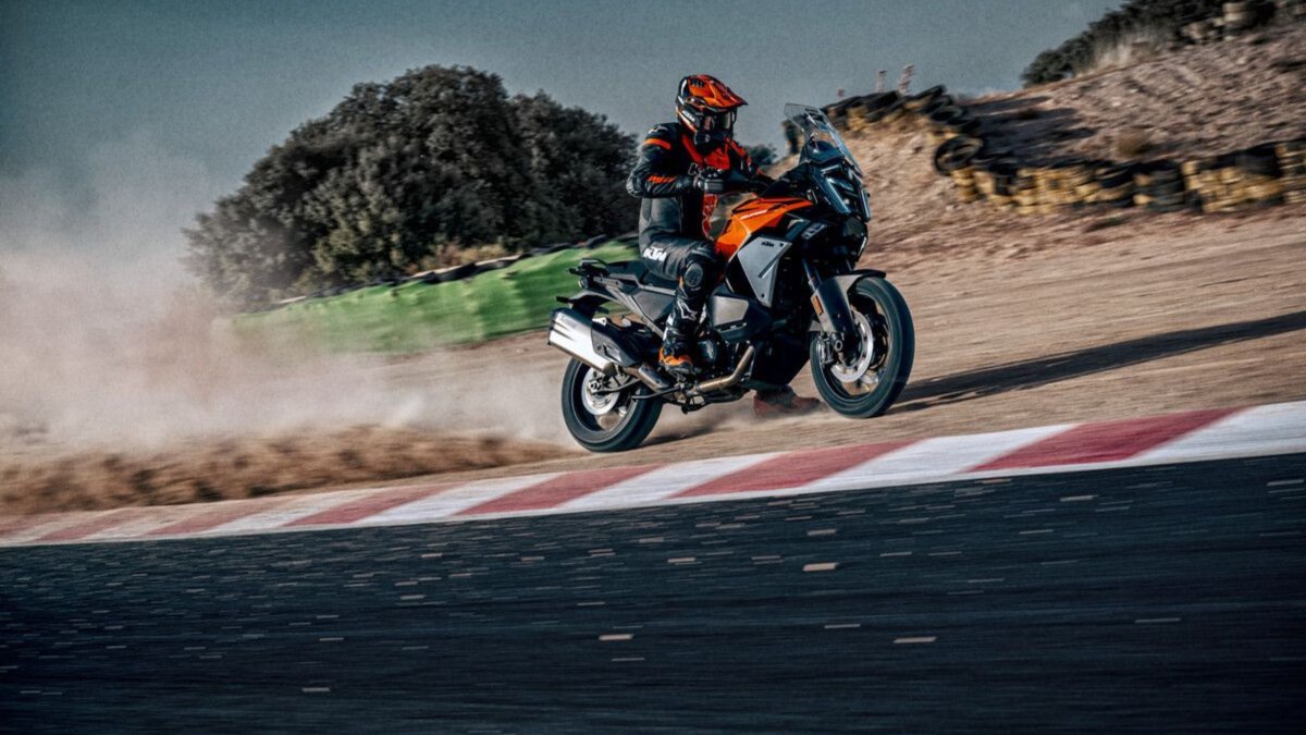KTM 1390 Super Adventure S EVO 2025: La Adventure Definitiva