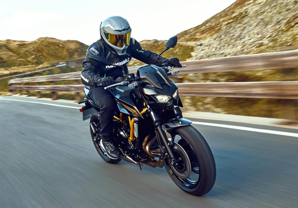 Kawasaki Z650 S 2026 Ebony/Metallic Carbon Gray