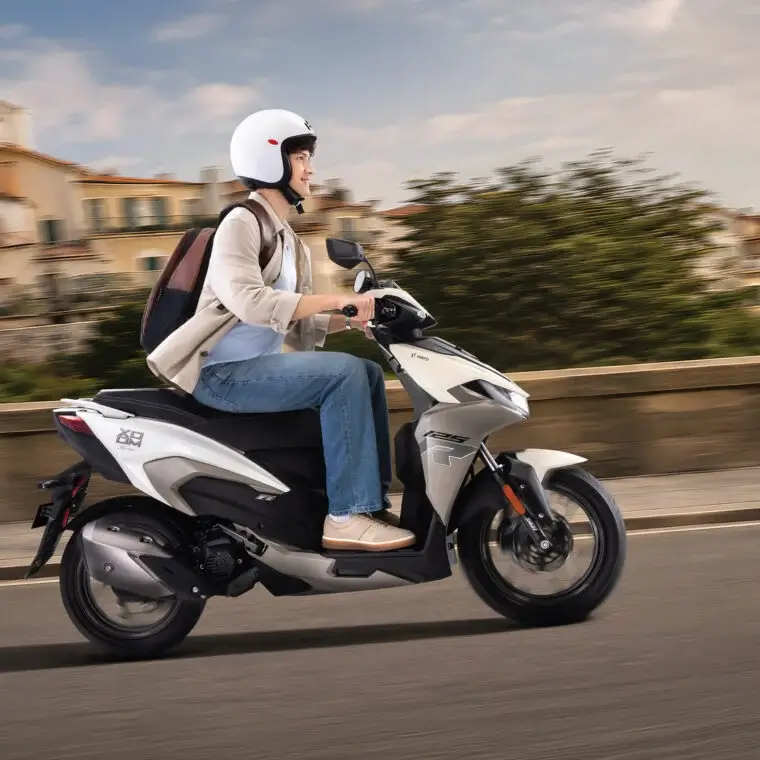 Hero Xoom 125 R en ciudad