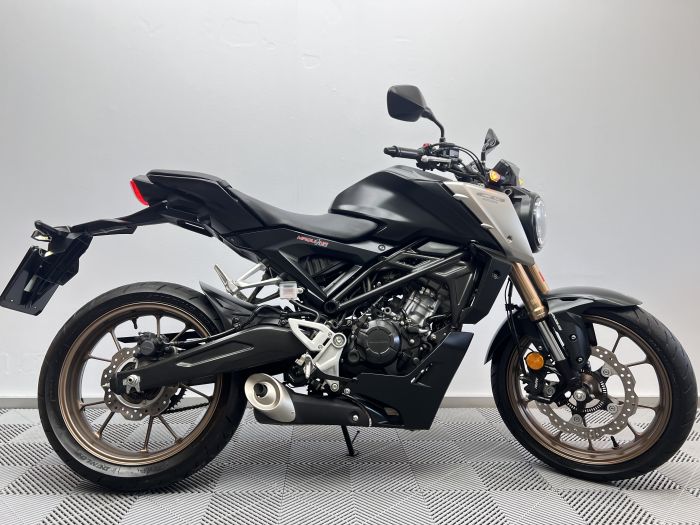 CB 125 R