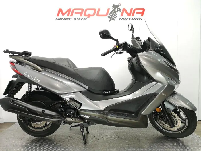 Kymco Super Dink 300 - Ficha Técnica, Fotos y Precio