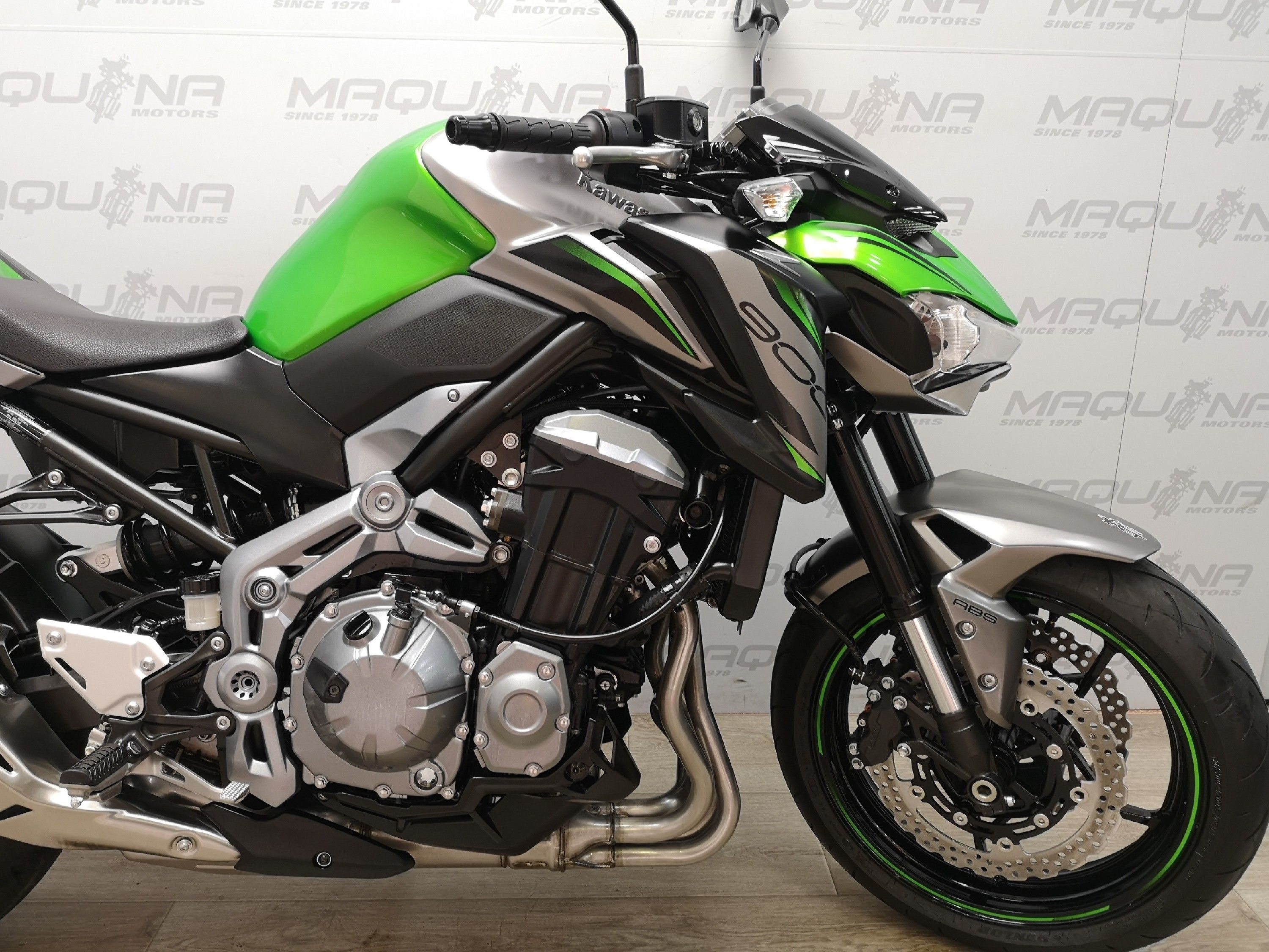 Paseo solitario enfocar KAWASAKI Z 900 – Maquina Motors motos ocasión