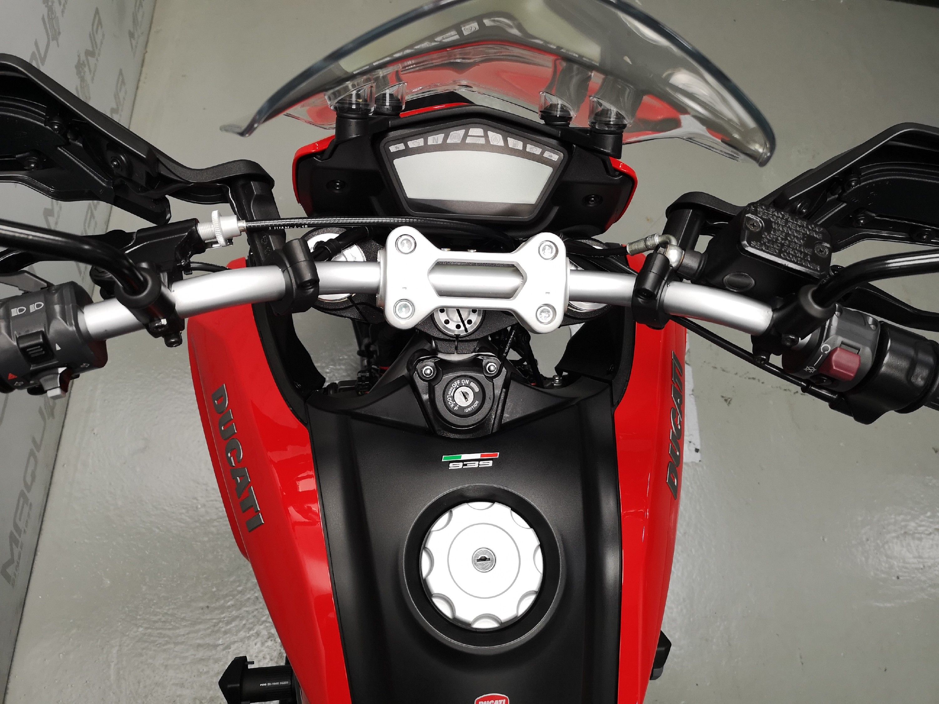 DUCATI HYPERMOTARD 939 – Maquina Motors motos ocasión